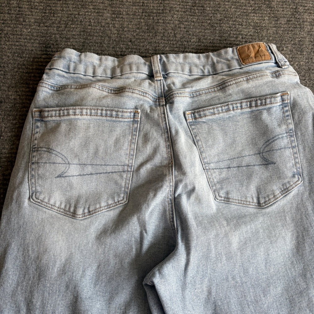 American Eagle Strigid Mom Jeans Light Wash Blue Size 14 Short Womens Denim - Picture 6 of 8